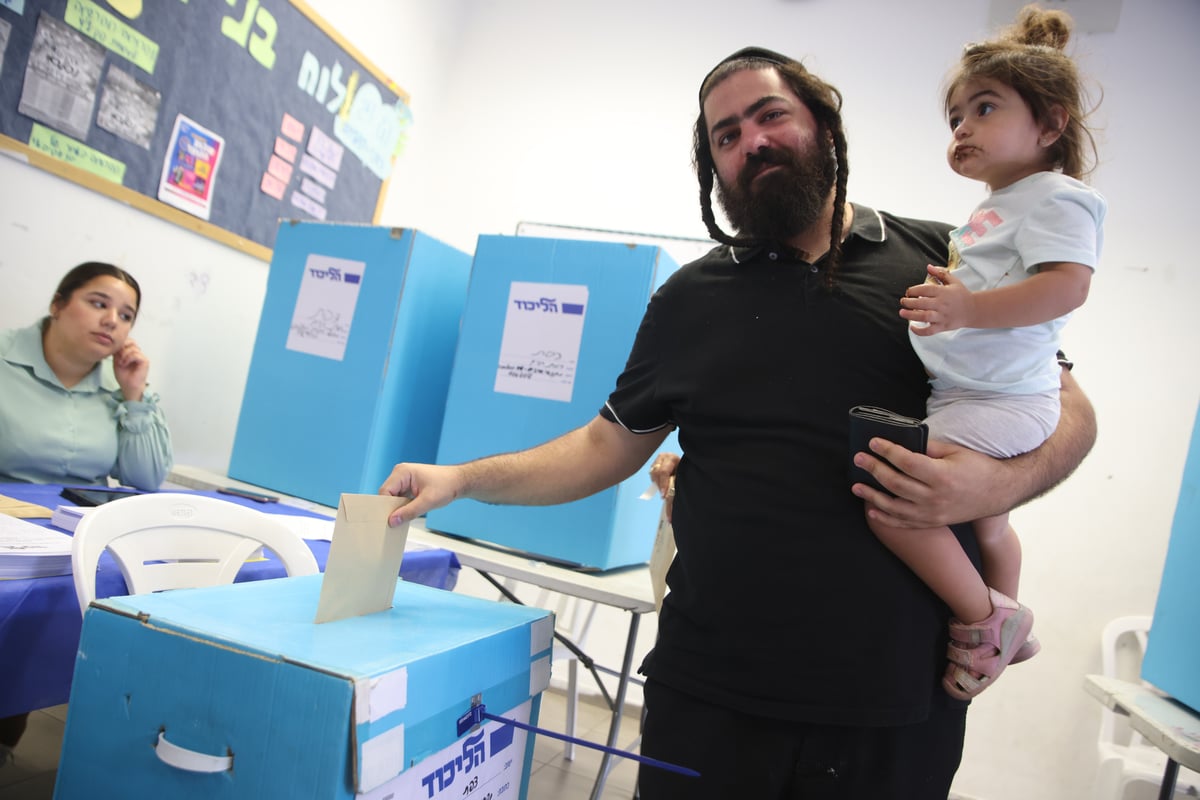 הפריימריז ב'ליכוד': נתניהו הגיע להצביע • צפו