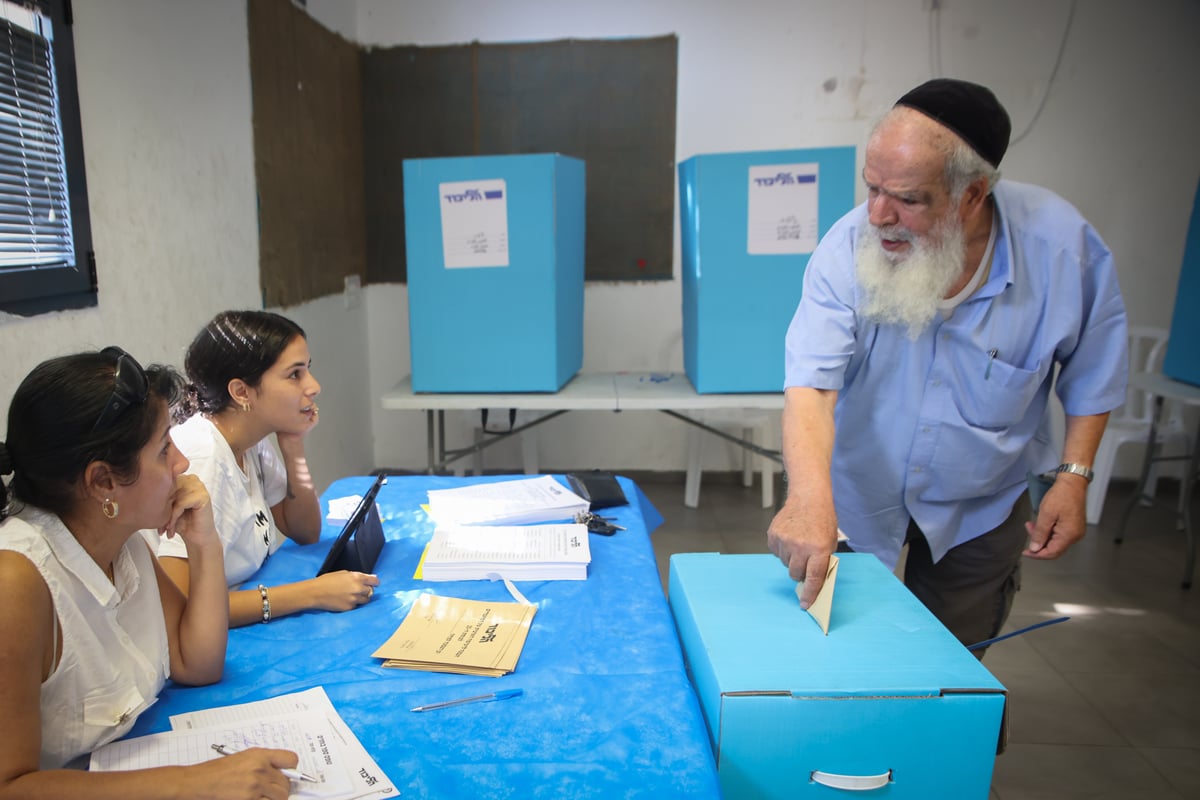 הפריימריז ב'ליכוד': נתניהו הגיע להצביע • צפו