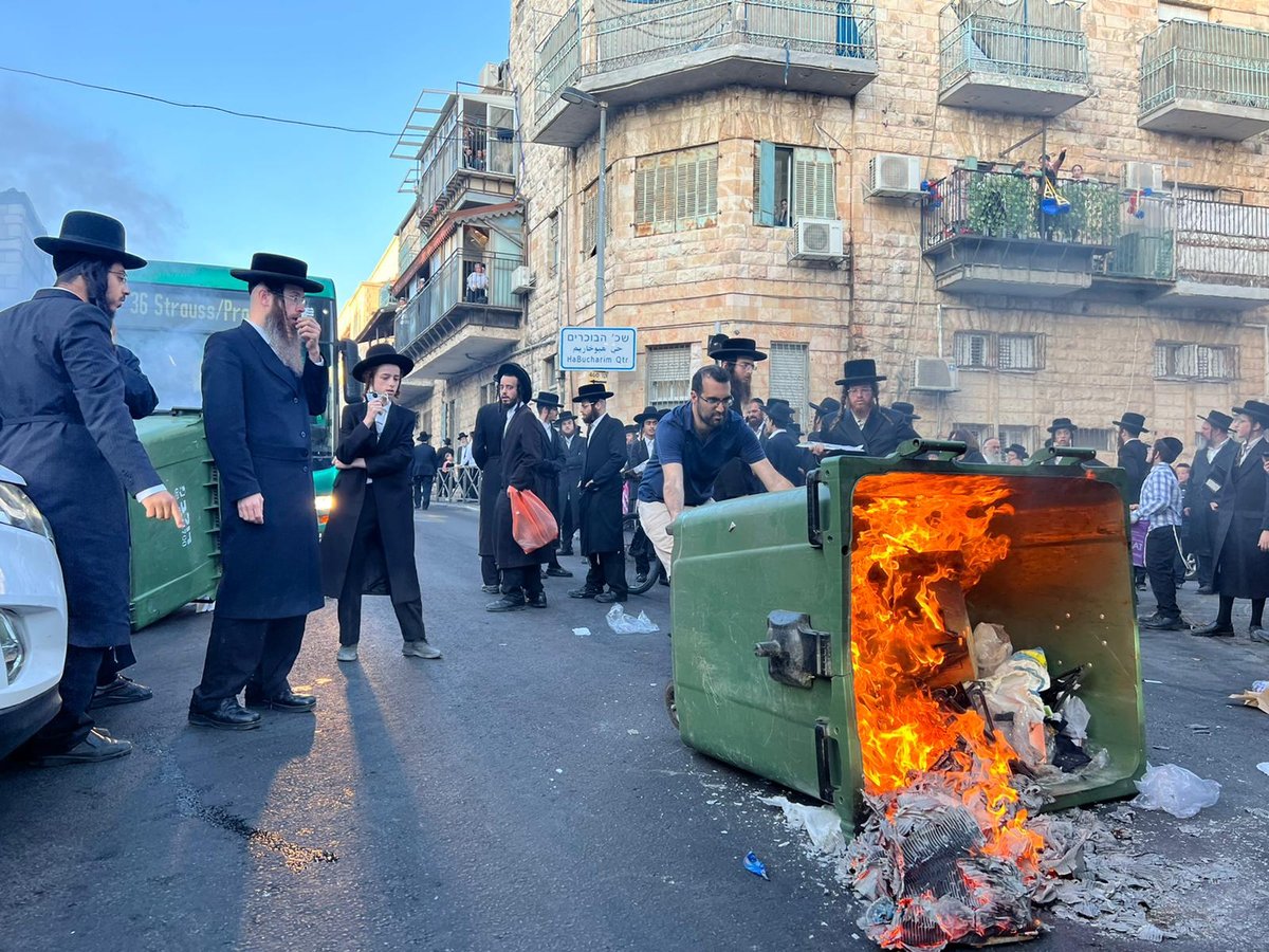 החלו הפגנות סוערות כנגד נתיחת בן הארבע