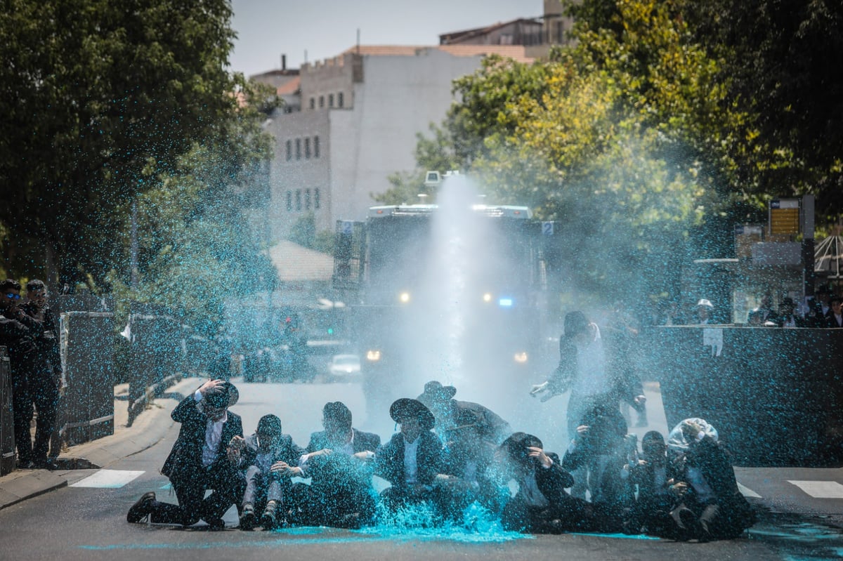 חיים גולדברג מסכם ב-31 תמונות את היממה הסוערת