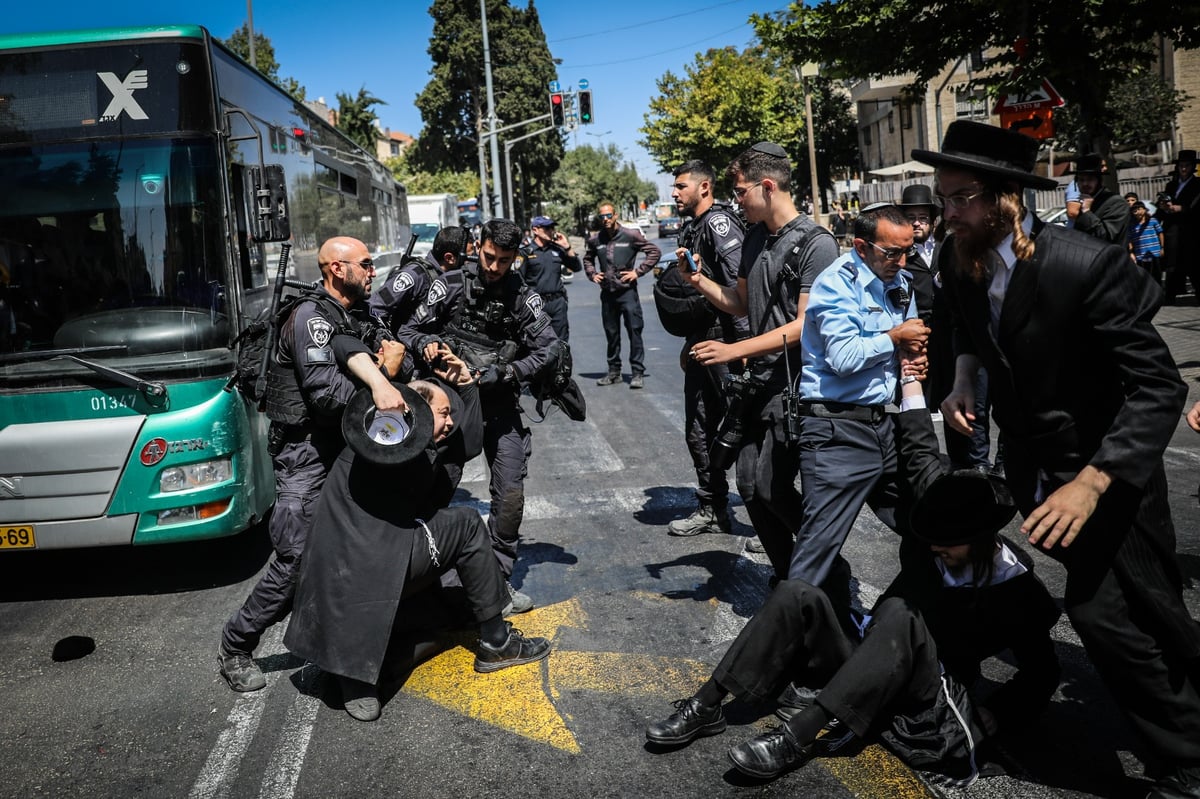 חיים גולדברג מסכם ב-31 תמונות את היממה הסוערת