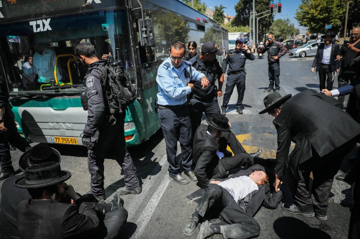 חיים גולדברג מסכם ב-31 תמונות את היממה הסוערת