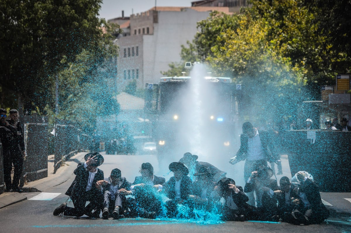 חיים גולדברג מסכם ב-31 תמונות את היממה הסוערת