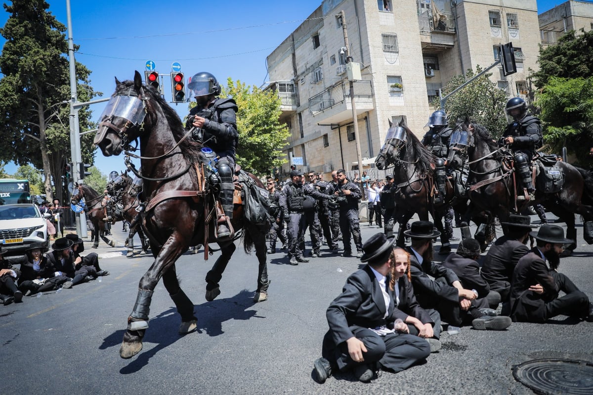 חיים גולדברג מסכם ב-31 תמונות את היממה הסוערת