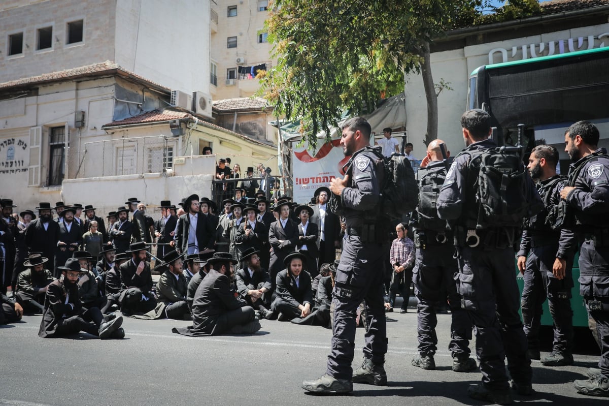 חיים גולדברג מסכם ב-31 תמונות את היממה הסוערת