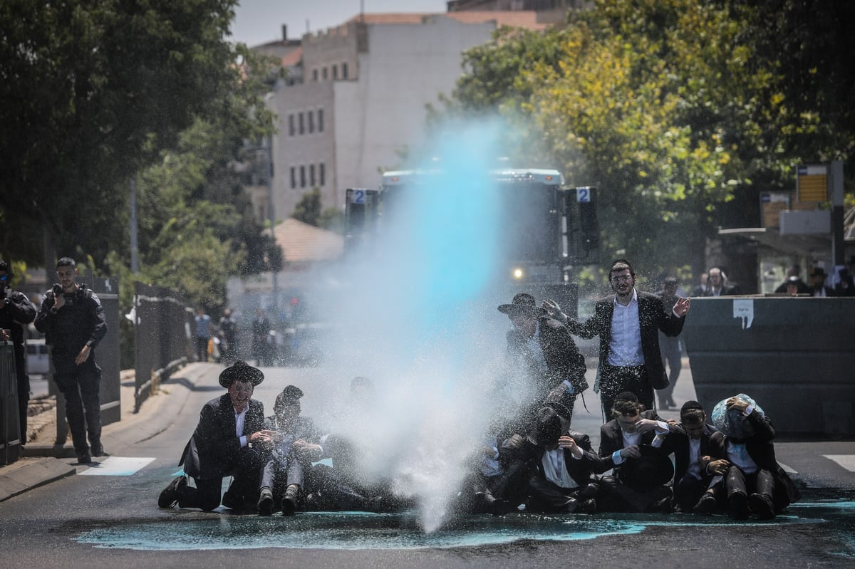 חיים גולדברג מסכם ב-31 תמונות את היממה הסוערת