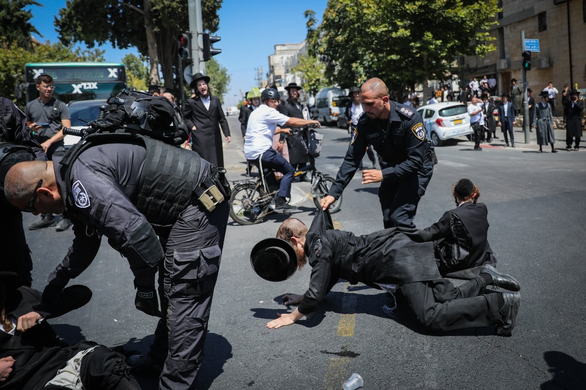 חיים גולדברג מסכם ב-31 תמונות את היממה הסוערת