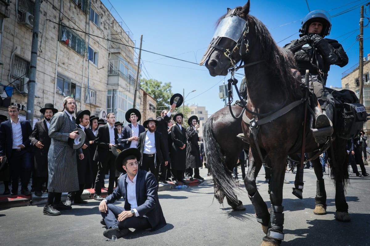 חיים גולדברג מסכם ב-31 תמונות את היממה הסוערת