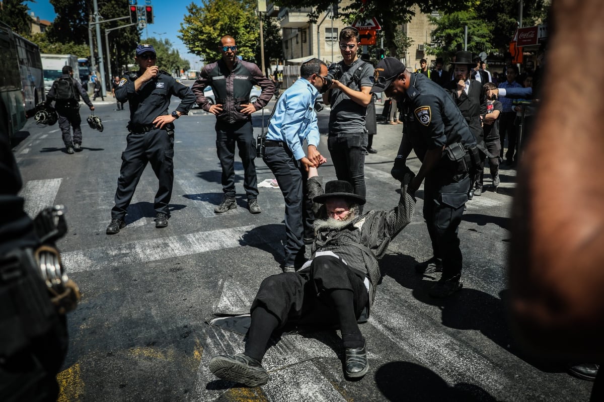 חיים גולדברג מסכם ב-31 תמונות את היממה הסוערת