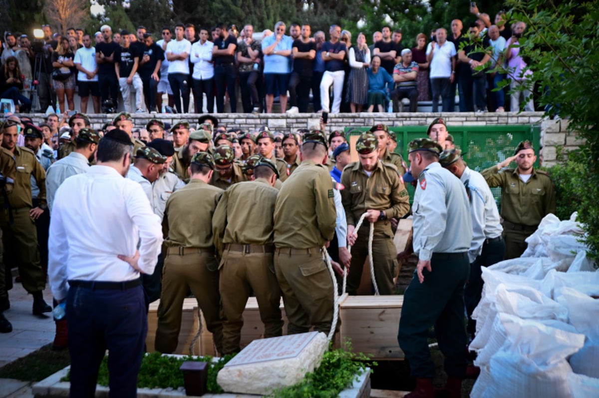 הלווייתו של פיטוסי, אתמול