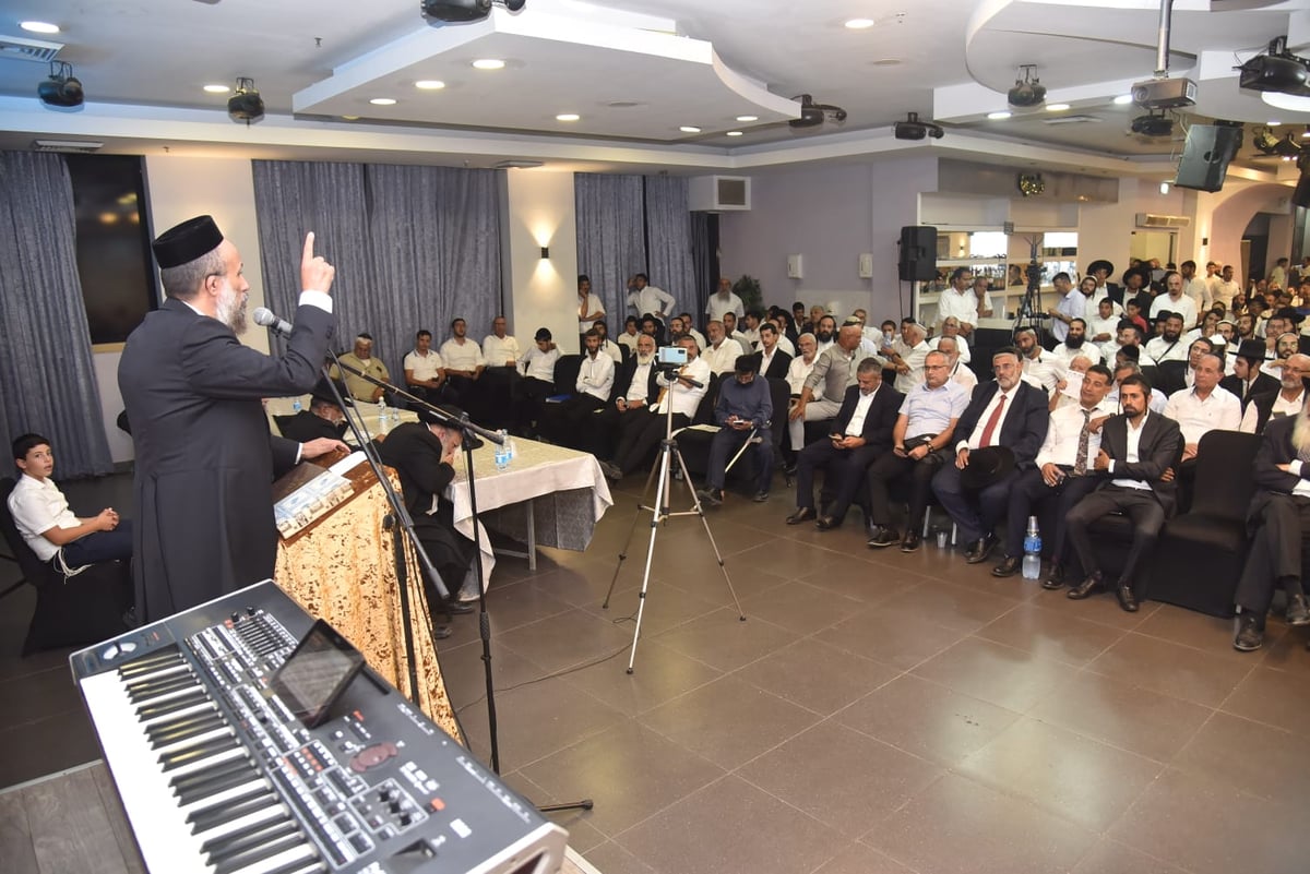 מאות תימנים מחו בראש העין: "אנו עדה קדושה" • צפו