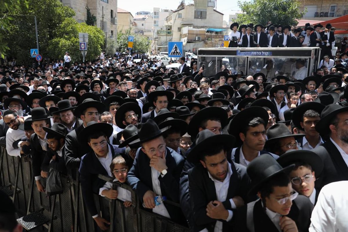 שידור חוזר | מסע הלוויתו של נשיא המועצת הגאון חכם שלום כהן זצוק"ל