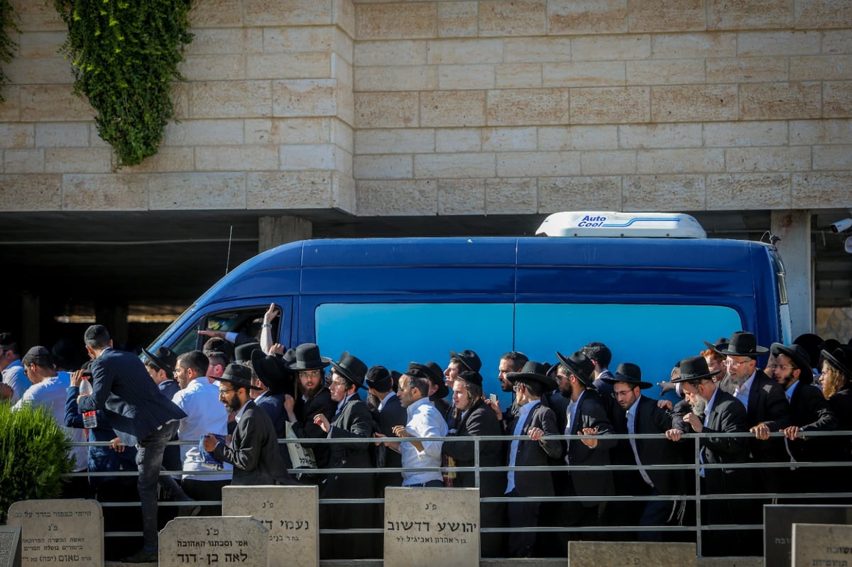 תיעוד מסכם: רבבות בהלווית נשיא המועצת חכם שלום כהן זצ"ל