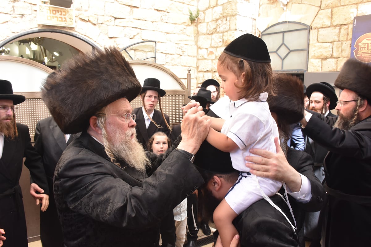 מירון: 'חלאקה' לניניו של האדמו"ר מאשלג