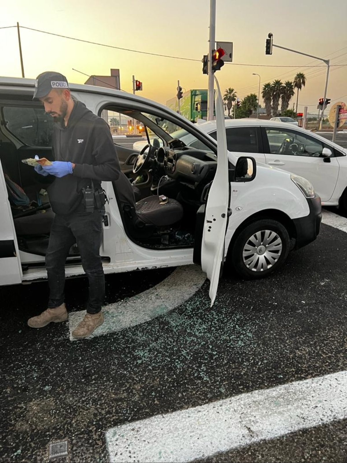 צפו: ניידות בילוש מפתיעות בכביש את 'גנבי האייפדים'