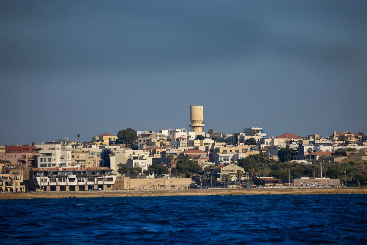 איך תל אביב - יפו נראית מבין גלי הים? צפו בתמונות