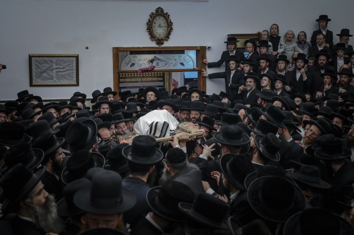 תיעוד מסכם ודומע: מסע הלווית האדמו"ר מזוועהיל זצוק"ל