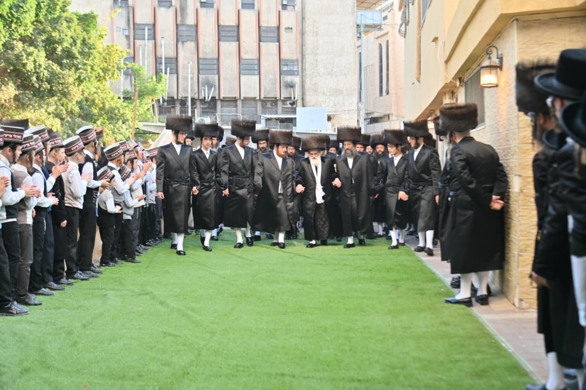 עליה לתורה ו'פארשפיל': שמחת בית ויז'ניץ - וויען