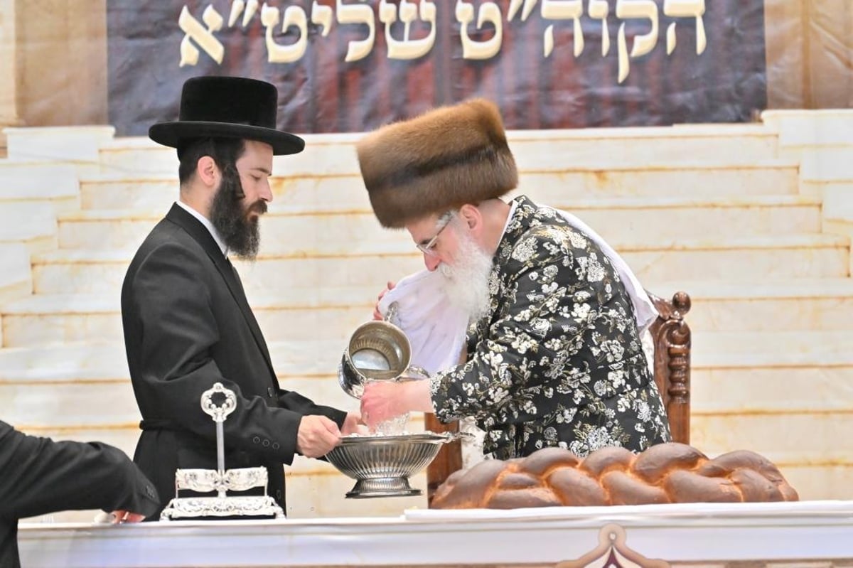 עליה לתורה ו'פארשפיל': שמחת בית ויז'ניץ - וויען