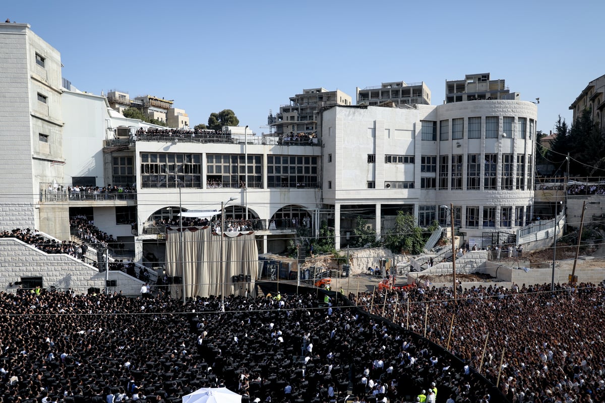 אלפי חסידי גור בחתונת נכדת האדמו"ר • תיעוד