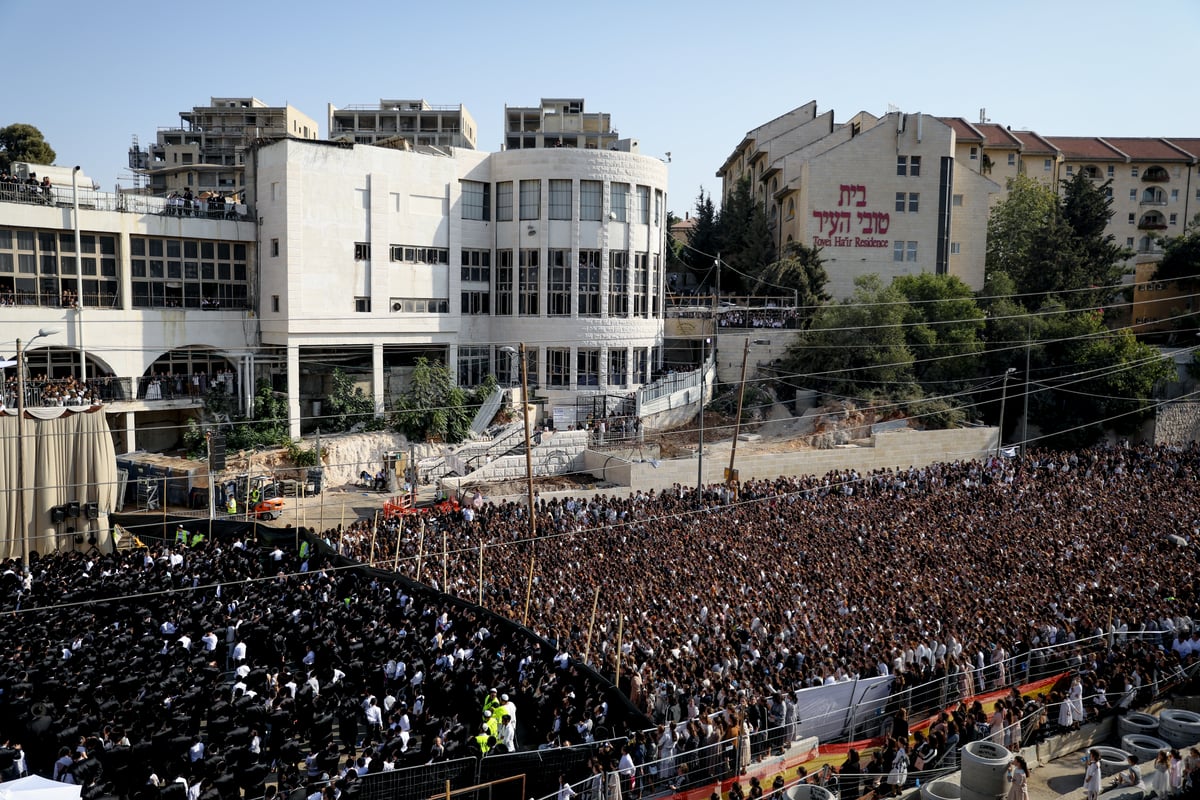 אלפי חסידי גור בחתונת נכדת האדמו"ר • תיעוד