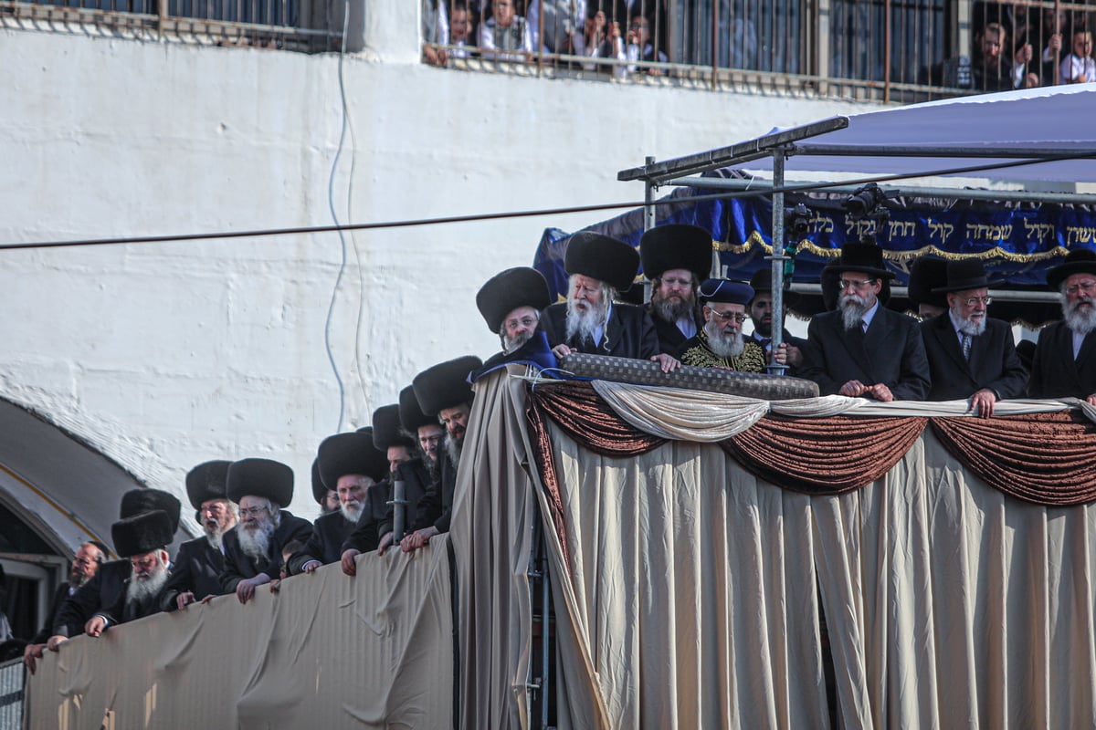 אלפי חסידי גור בחתונת נכדת האדמו"ר • תיעוד