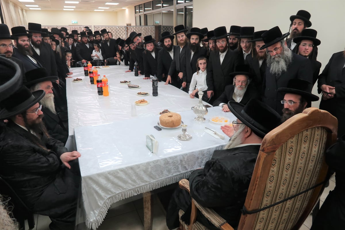 בבית האדמו"ר: בצאנז הכתירו דיינים חדשים