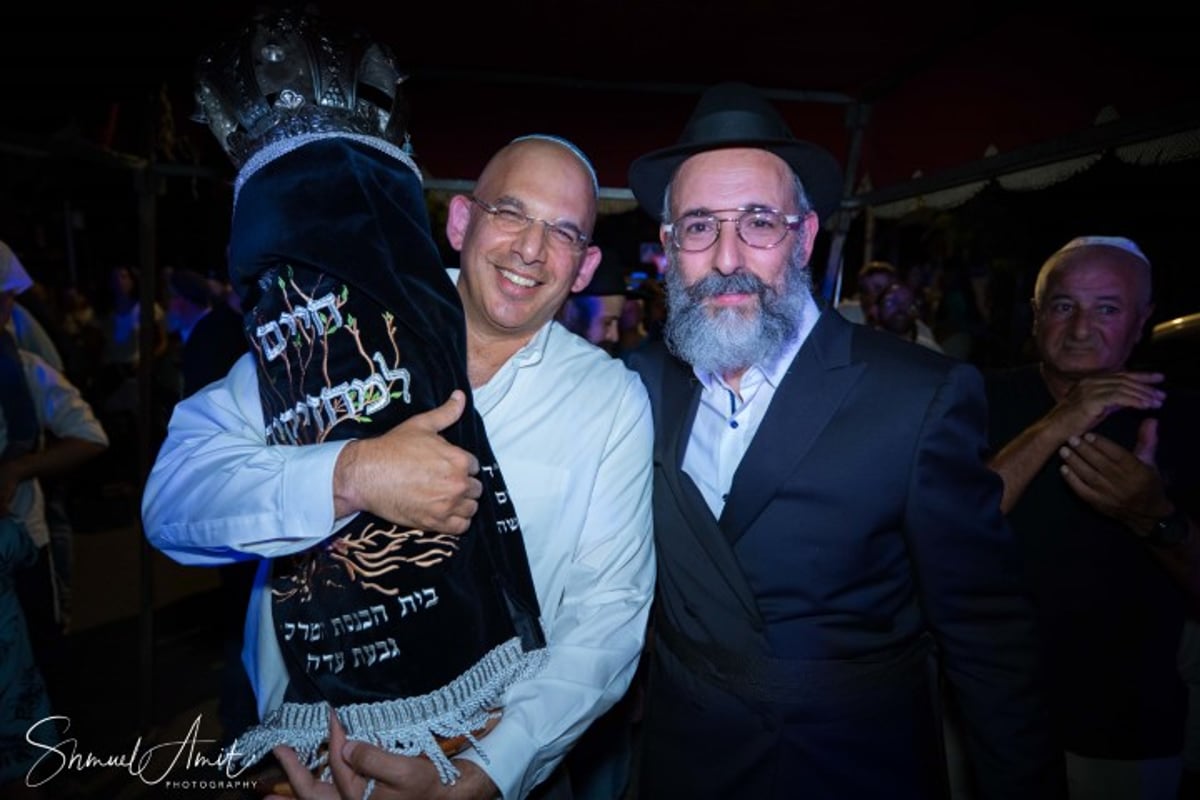 חג גבעת עדה: בית הכנסת נפתח מחדש והרב החרדי הוכתר לרב