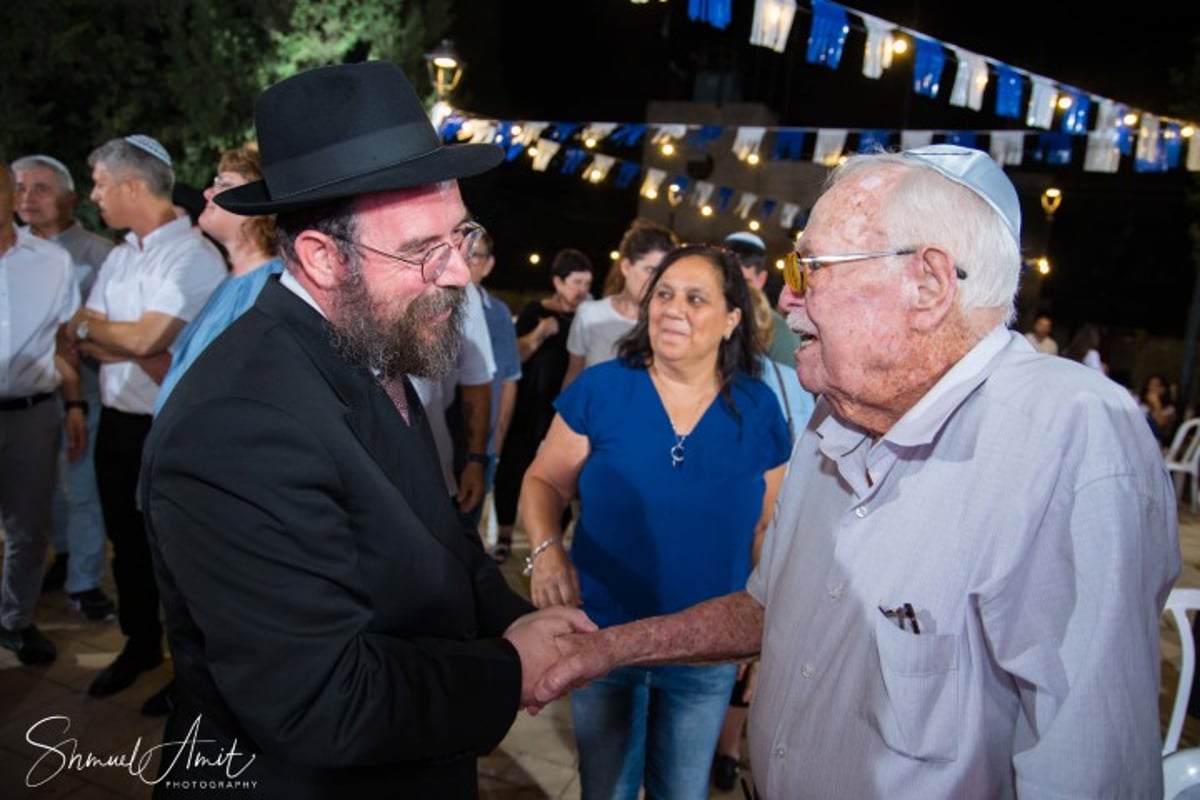 חג גבעת עדה: בית הכנסת נפתח מחדש והרב החרדי הוכתר לרב