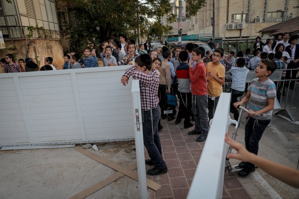 זר לא יבין זאת: כשילדי בני ברק הצטופפו להתברך מחברי המועצת