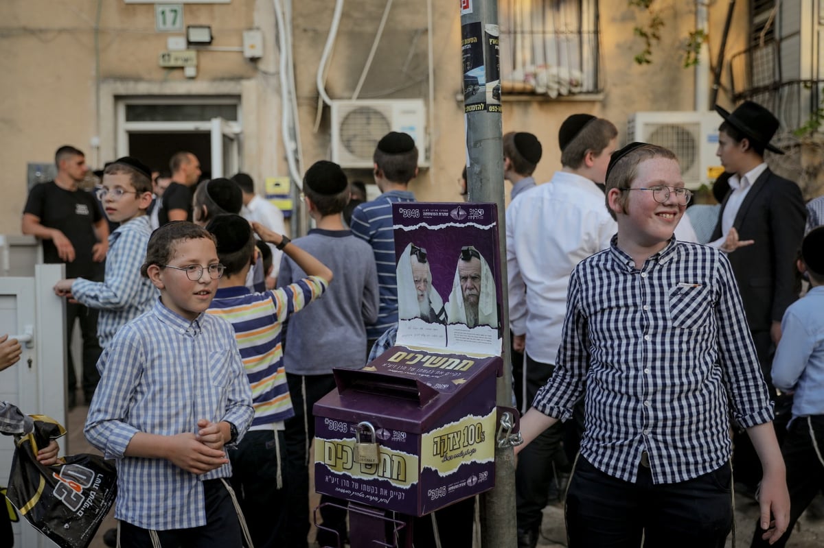 זר לא יבין זאת: כשילדי בני ברק הצטופפו להתברך מחברי המועצת