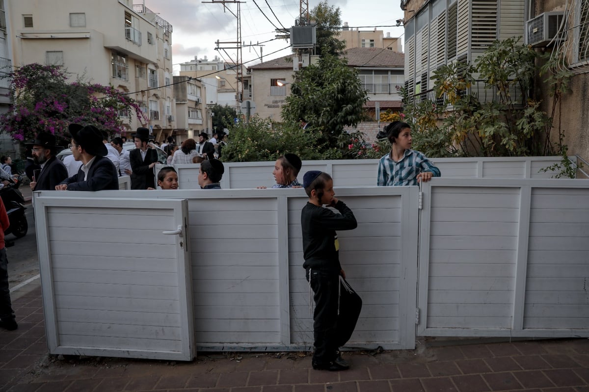 זר לא יבין זאת: כשילדי בני ברק הצטופפו להתברך מחברי המועצת