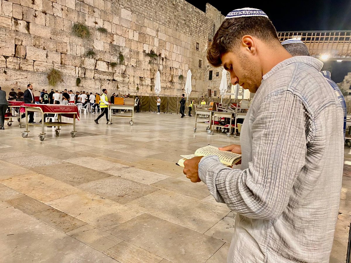 חצות לילה בכותל: השחקן בר ברימר ביקש סליחה