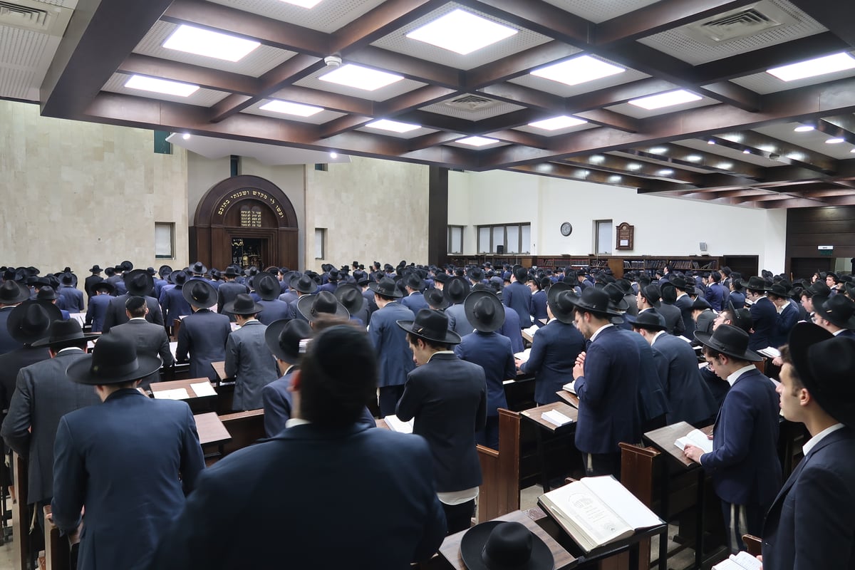 חבר 'המועצת' עבר לפני העמוד ב'סליחות ראשונות' | תיעוד