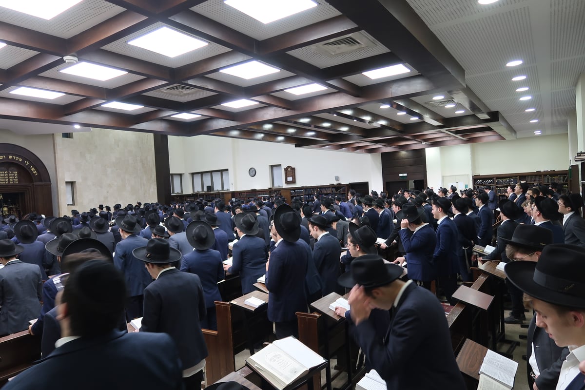 חבר 'המועצת' עבר לפני העמוד ב'סליחות ראשונות' | תיעוד