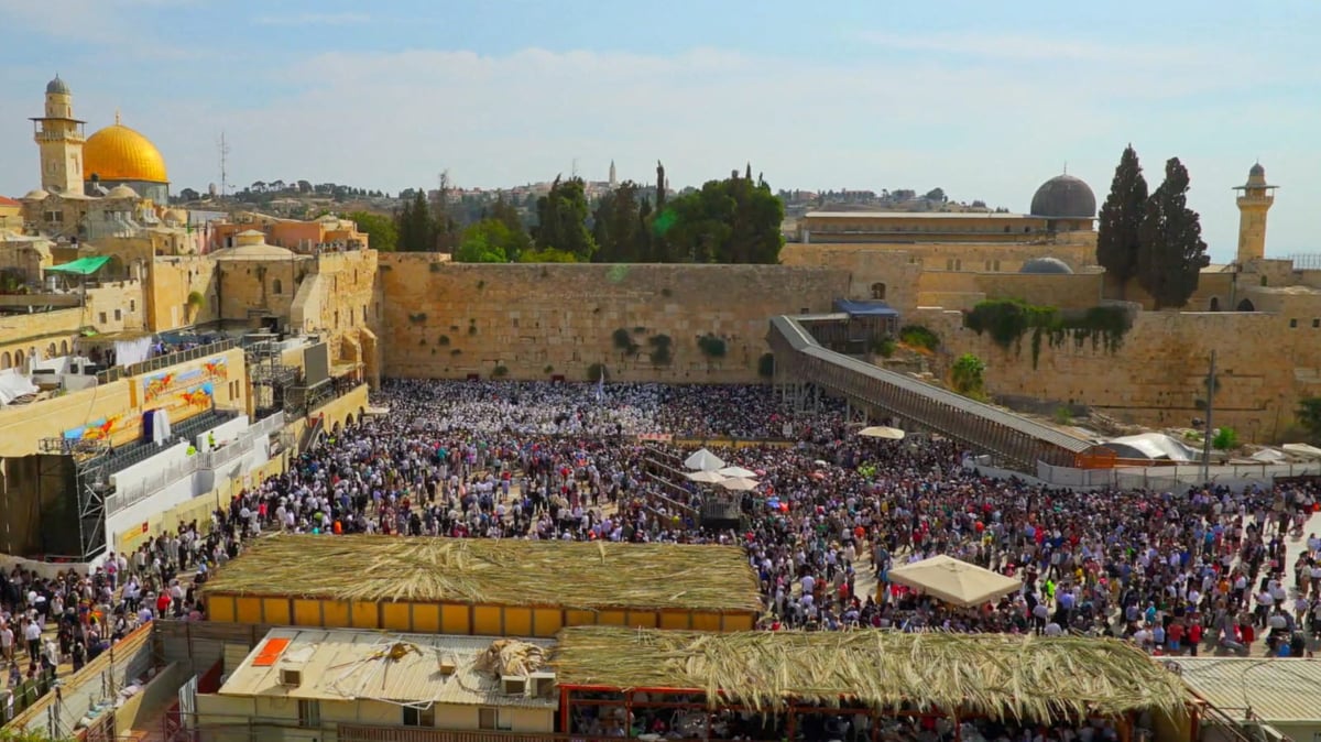 ערב ראש השנה: רבבות ביקשו סליחות בכותל המערבי