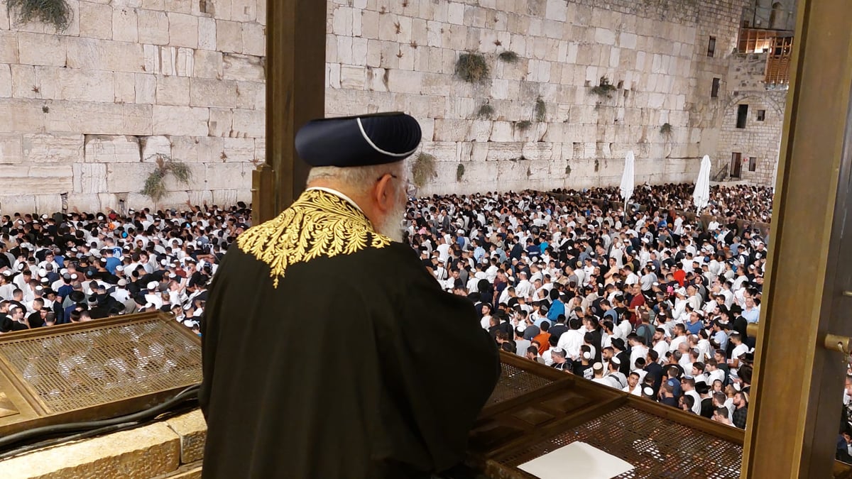 ערב ראש השנה: רבבות ביקשו סליחות בכותל המערבי