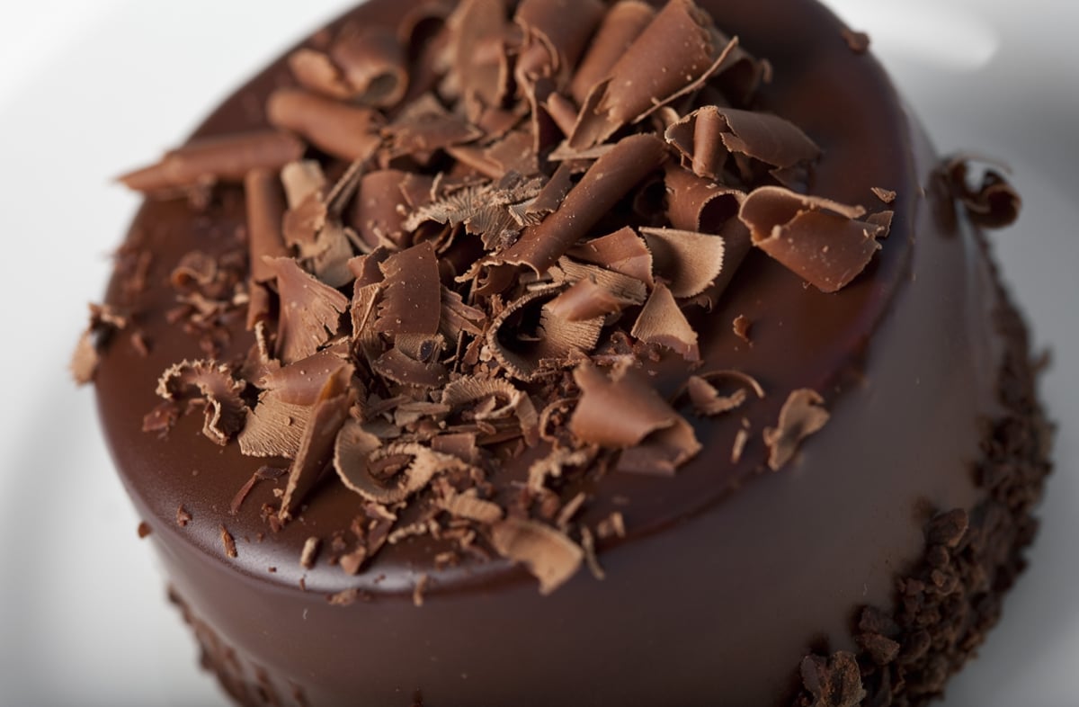 כמו מפל: עוגת שוקולד ושקדים ללא קמח בציפוי גנאש מרהיב