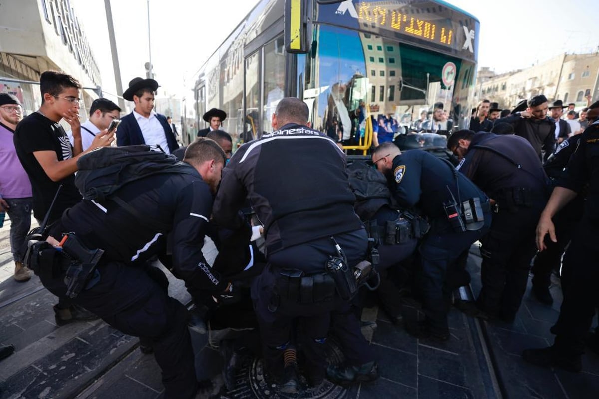 אברך נעצר בדרך לאומן; עשרות מפגינים בירושלים