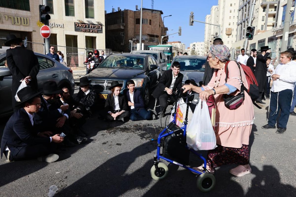 אברך נעצר בדרך לאומן; עשרות מפגינים בירושלים