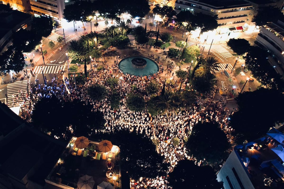 תיעוד מרגש: אלפים בתפילת נעילה בכיכר דיזנגוף בת"א