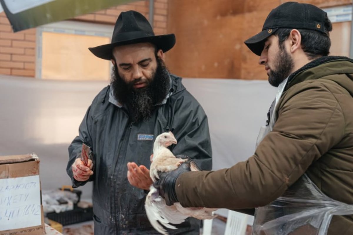 הרב לאזאר 'קפץ' על הבמה והציבור שר את 'מארש הניצחון'