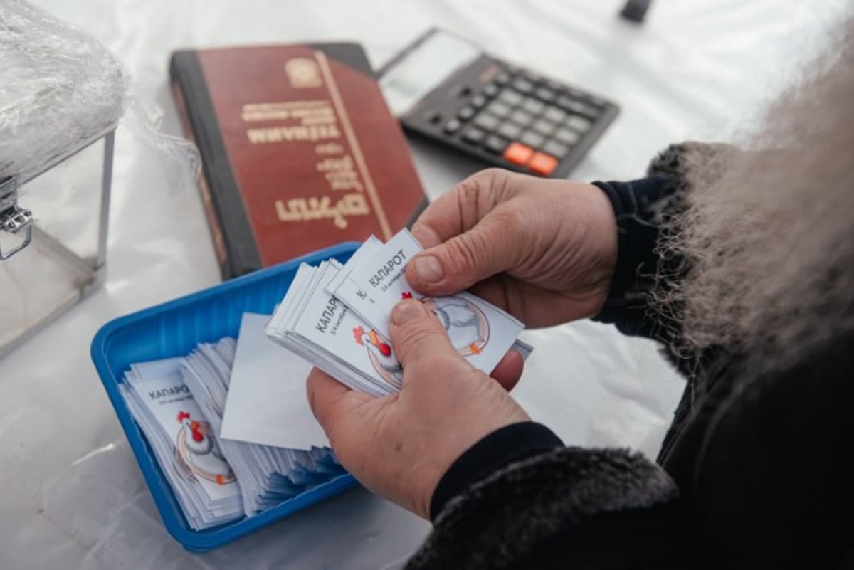 הרב לאזאר 'קפץ' על הבמה והציבור שר את 'מארש הניצחון'