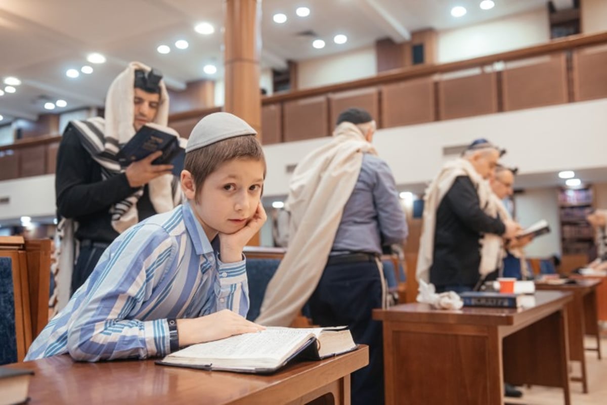 הרב לאזאר 'קפץ' על הבמה והציבור שר את 'מארש הניצחון'