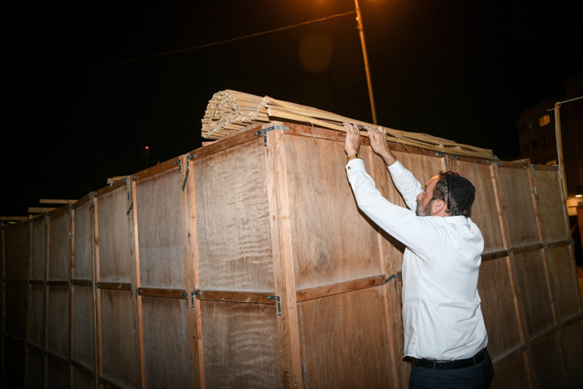 בניית סוכות בירושלים, אמש | אילוסטרציה