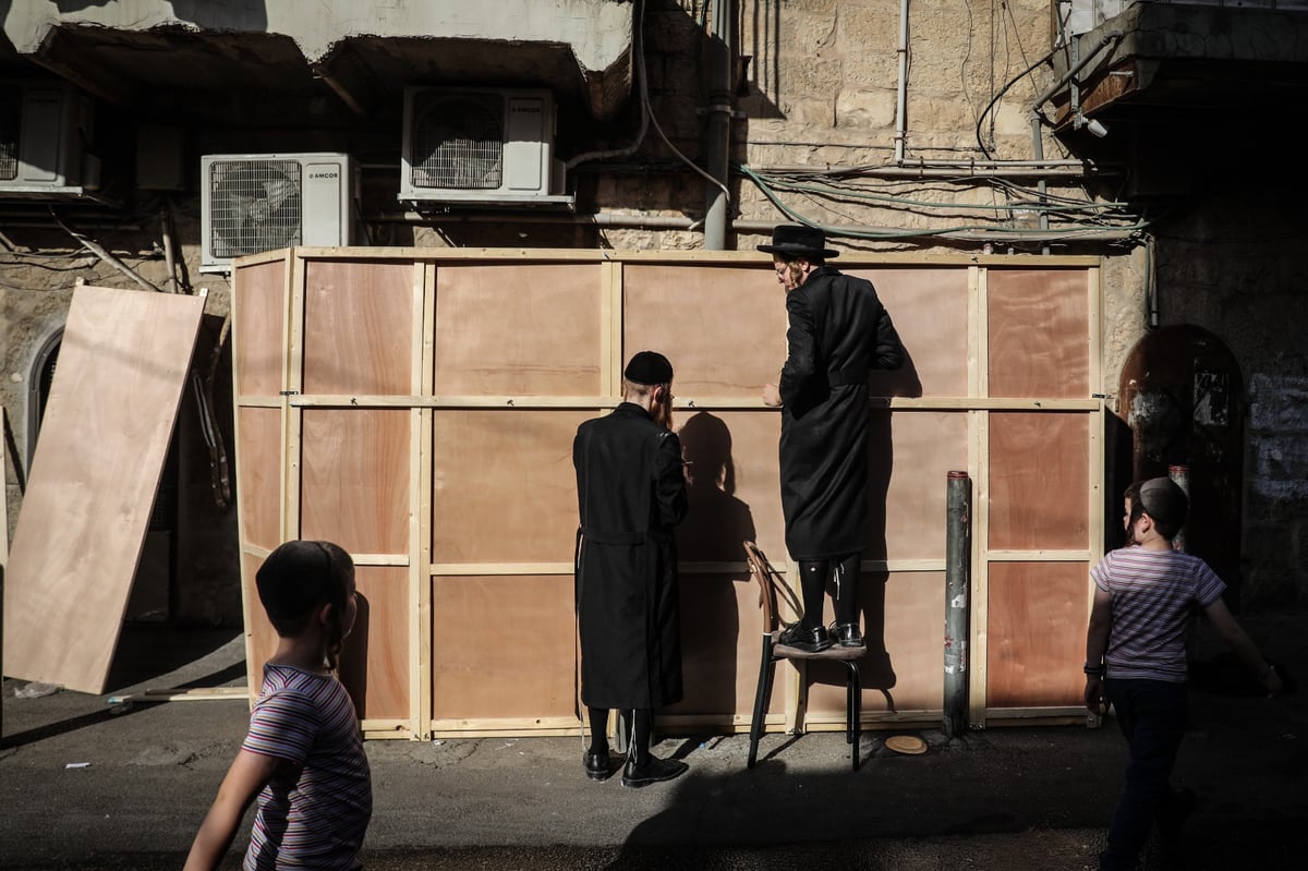 "כל האזרח בישראל ישבו בסוכות": תיעוד מרחובות ירושלים