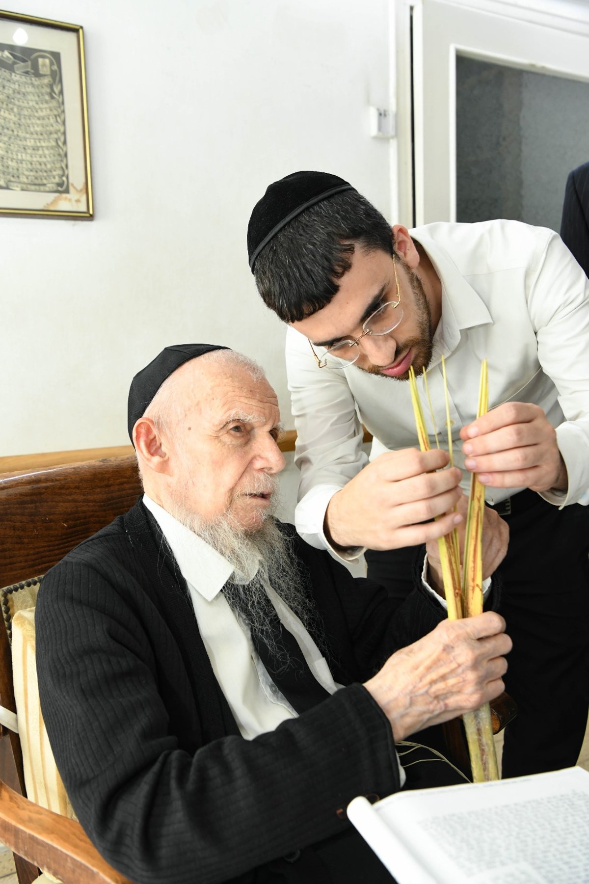 ראש הישיבה בחן 'בריסקע לולב' לקראת חג הסוכות