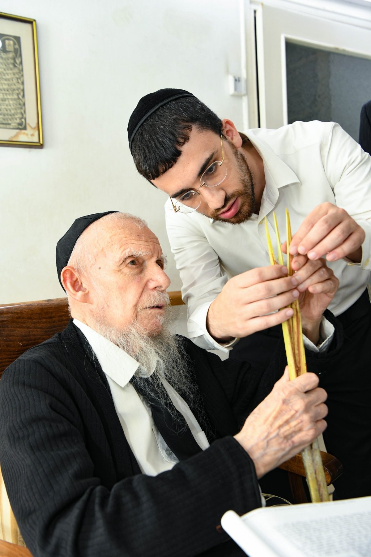 ראש הישיבה בחן 'בריסקע לולב' לקראת חג הסוכות