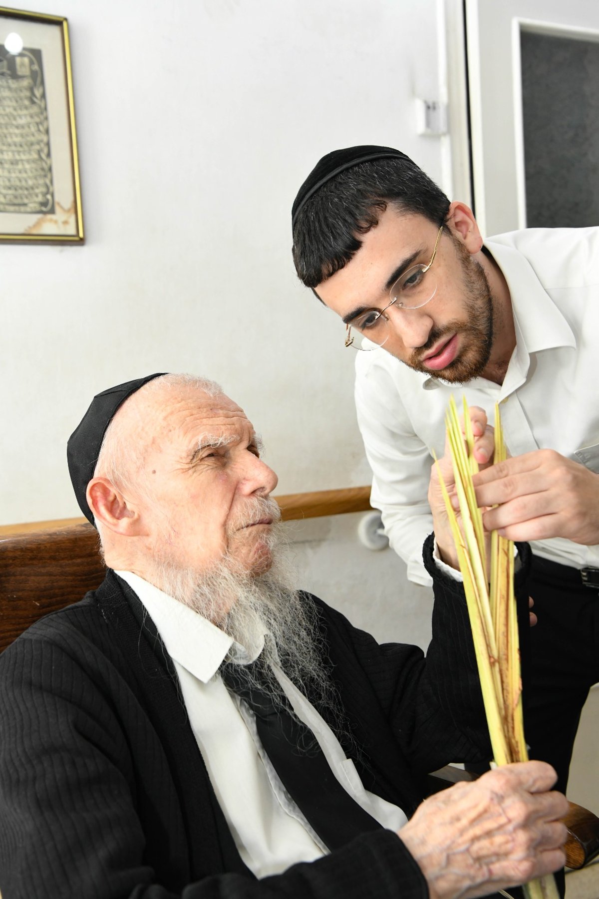 ראש הישיבה בחן 'בריסקע לולב' לקראת חג הסוכות