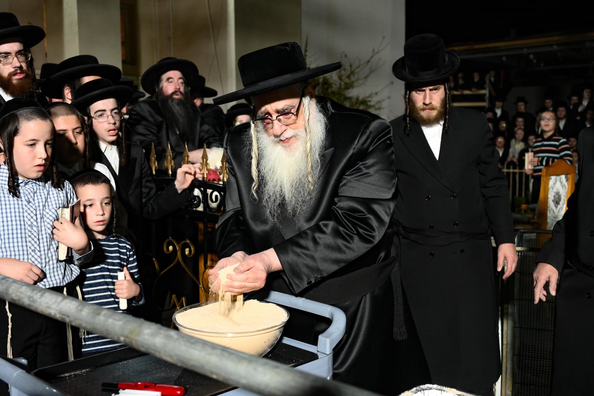 מתשליך וכפרות עד הלחיים: מראות יום הכיפורים בצאנז